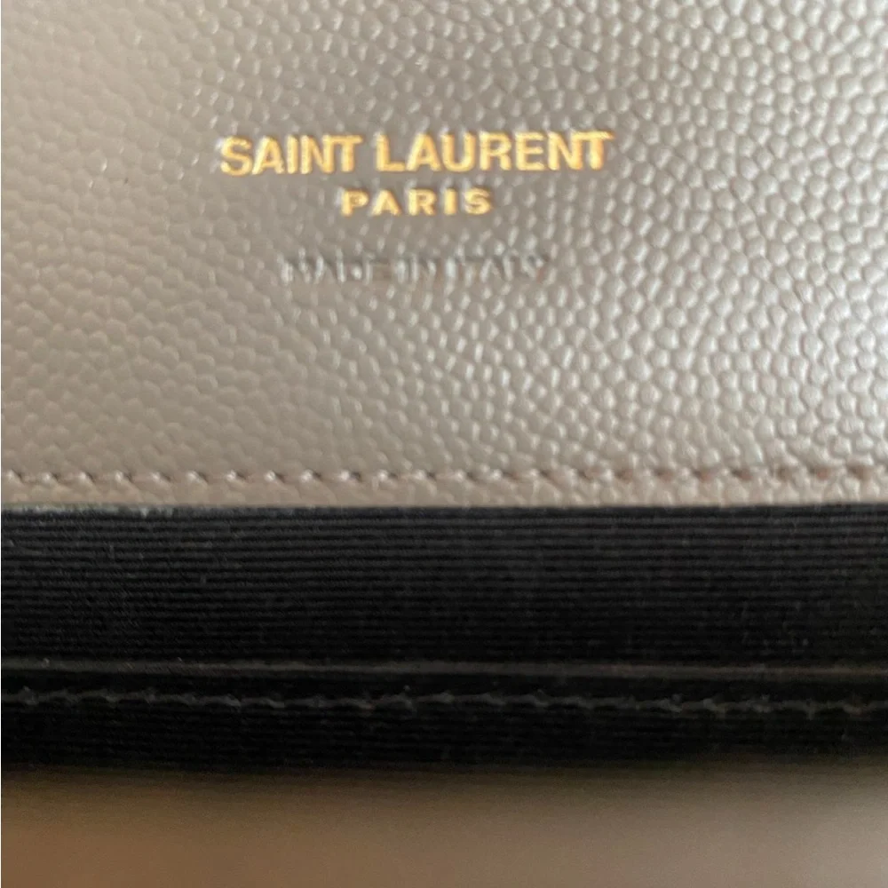 Yves Saint Laurent Cassandre Matelasse flap pouch - Picture 5 of 9